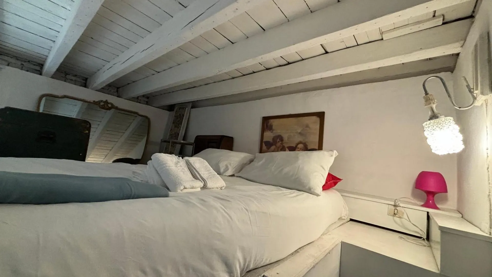 Lovelyloft, Via Meda Milan 0*,