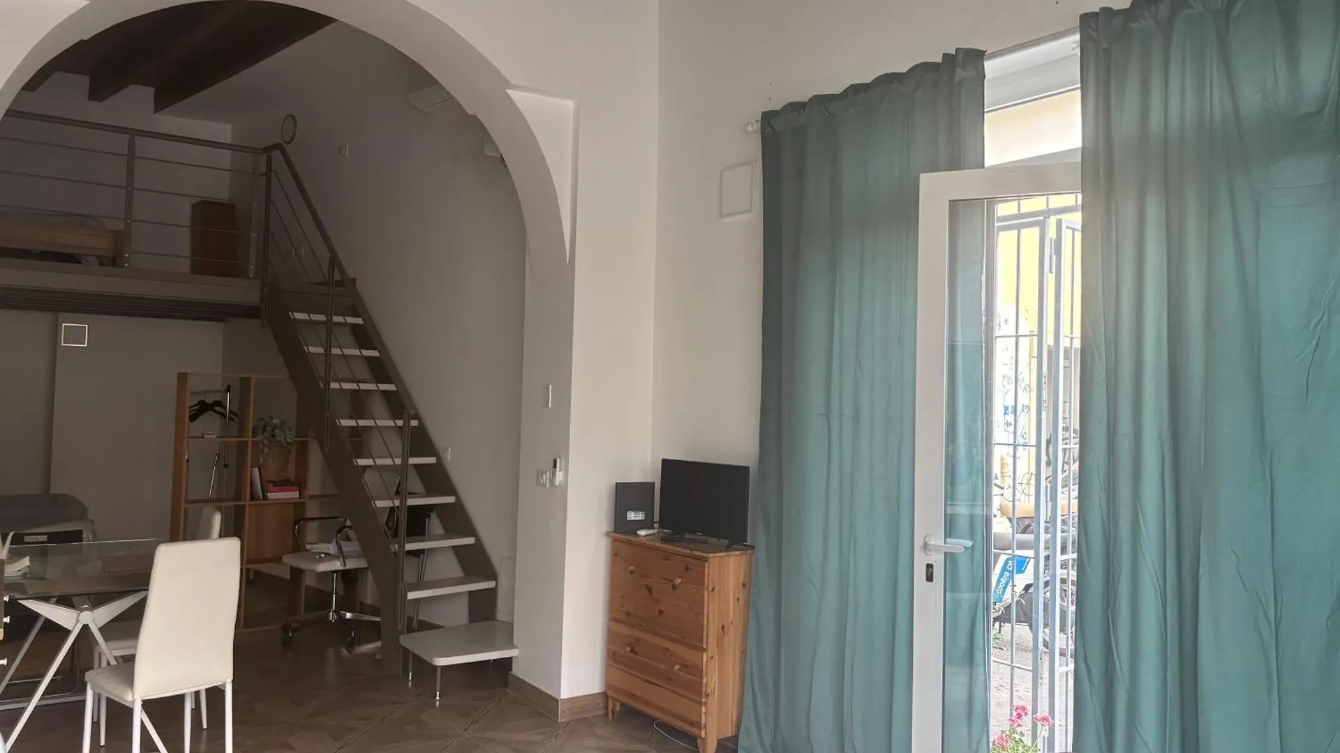 Lovelyloft, Via Meda location